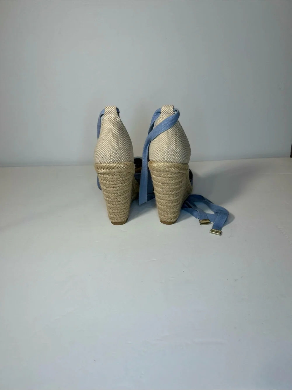 NEW-JustFab Light Denim Jenala-E Wedge Heels Closed Toe Ankle Tie Strap Size 7